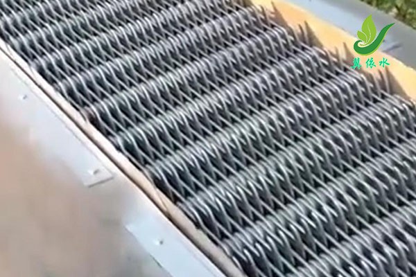 GSHP型回转耙式格栅清污机技术性能参数解析与应用场景指南